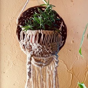 *SOLD*Macramé hanging basket